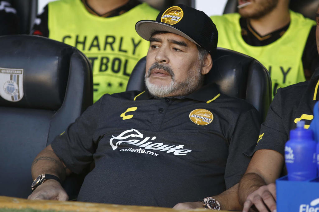 Maradona le manda un fuerte abrazo a Luis Enrique. Noticias en tiempo real