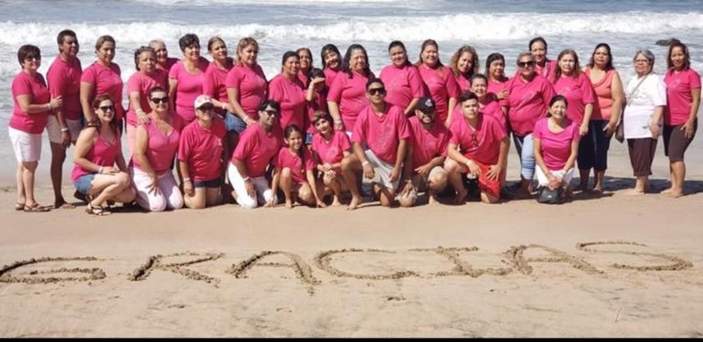 Mujeres de Fuerza Rosa Laguna conocen el mar. Noticias en tiempo real