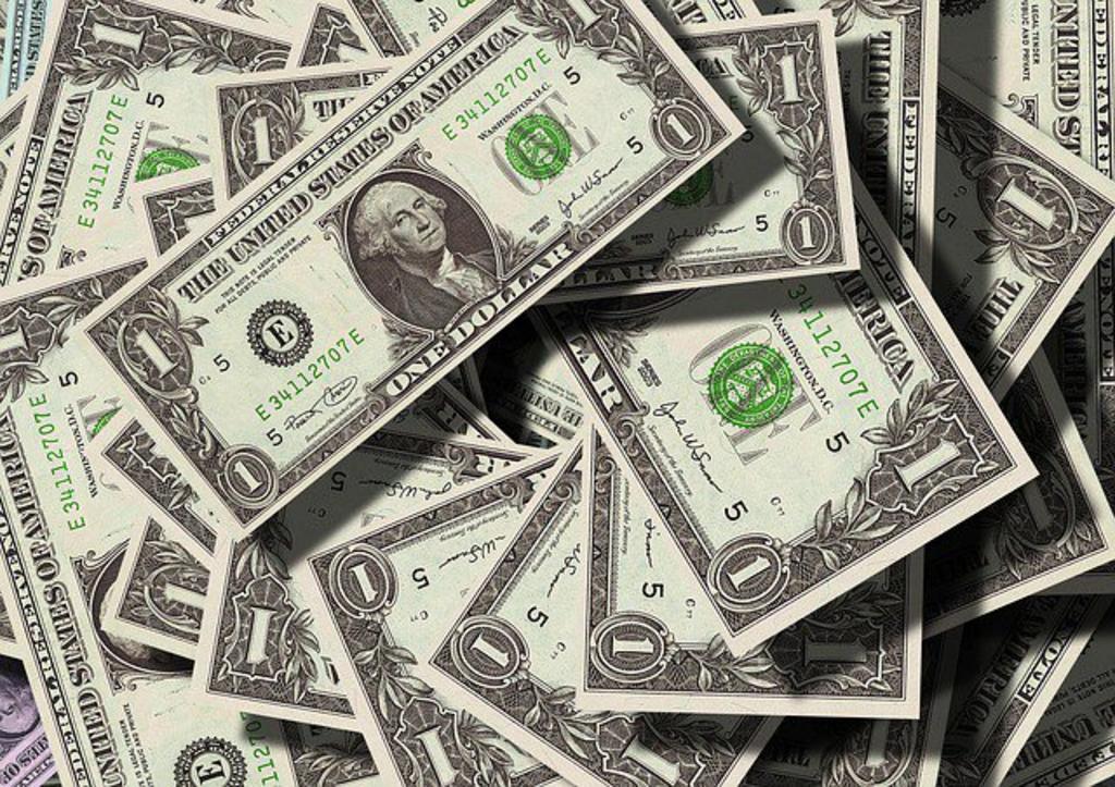 Inicia restricción a compra de dólares en Argentina. Noticias en tiempo real
