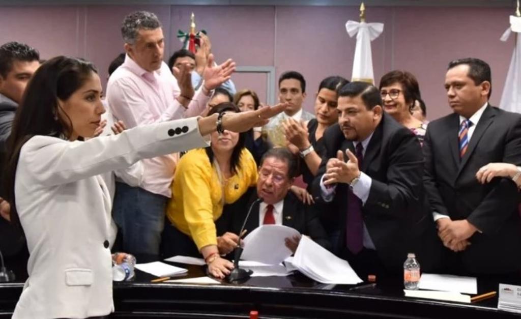 Bajo protección, Hernández toma posesión de Fiscalía de Veracruz. Noticias en tiempo real