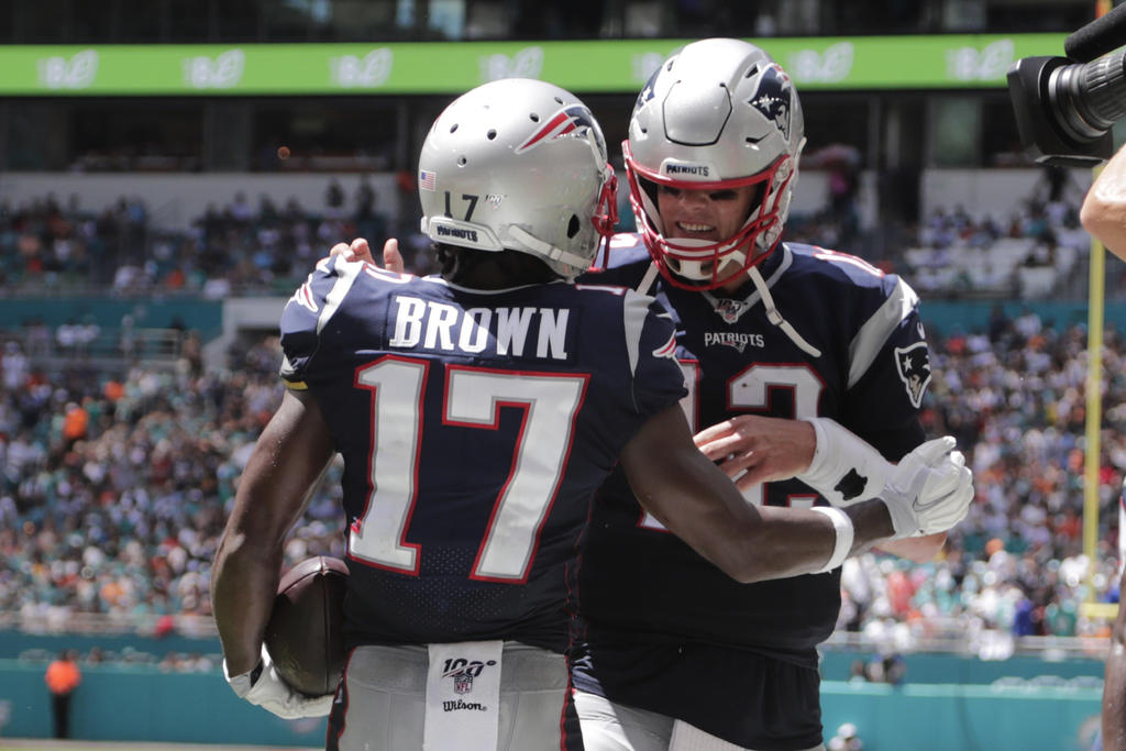 Brown debuta con touchdown en paliza de Patriotas a Miami. Noticias en tiempo real