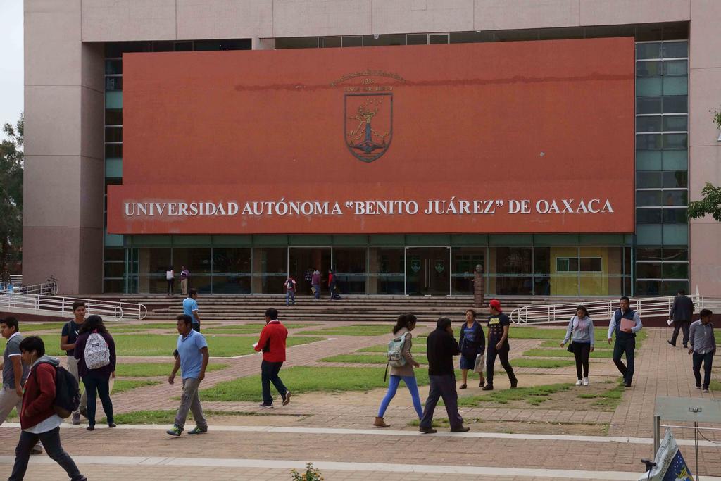 Paga universidad en Oaxaca 100 mdp por aulas provisionales. Noticias en tiempo real