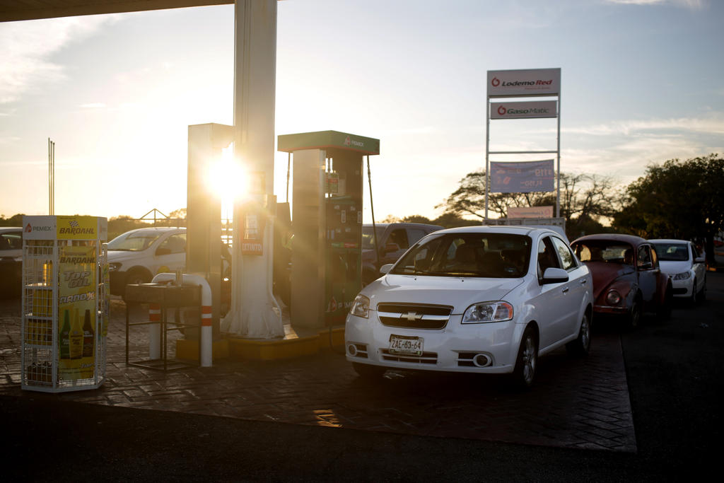 Precio de gasolina ha bajado uno por ciento: Hacienda. Noticias en tiempo real