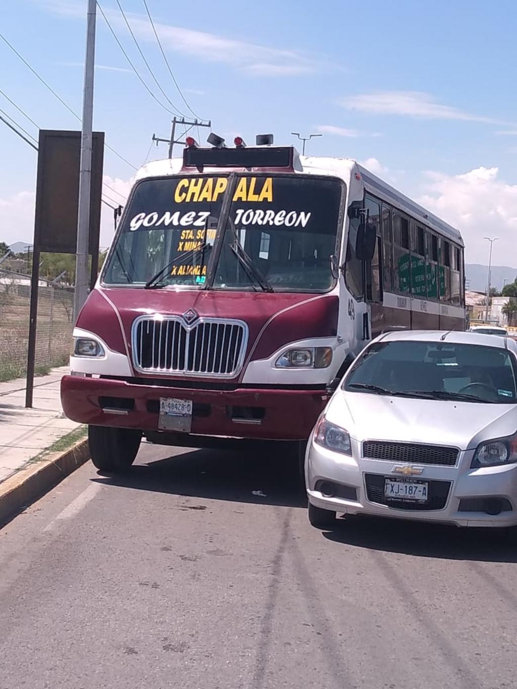Choca ruta Chapala-Torreón con dos vehículos. Noticias en tiempo real