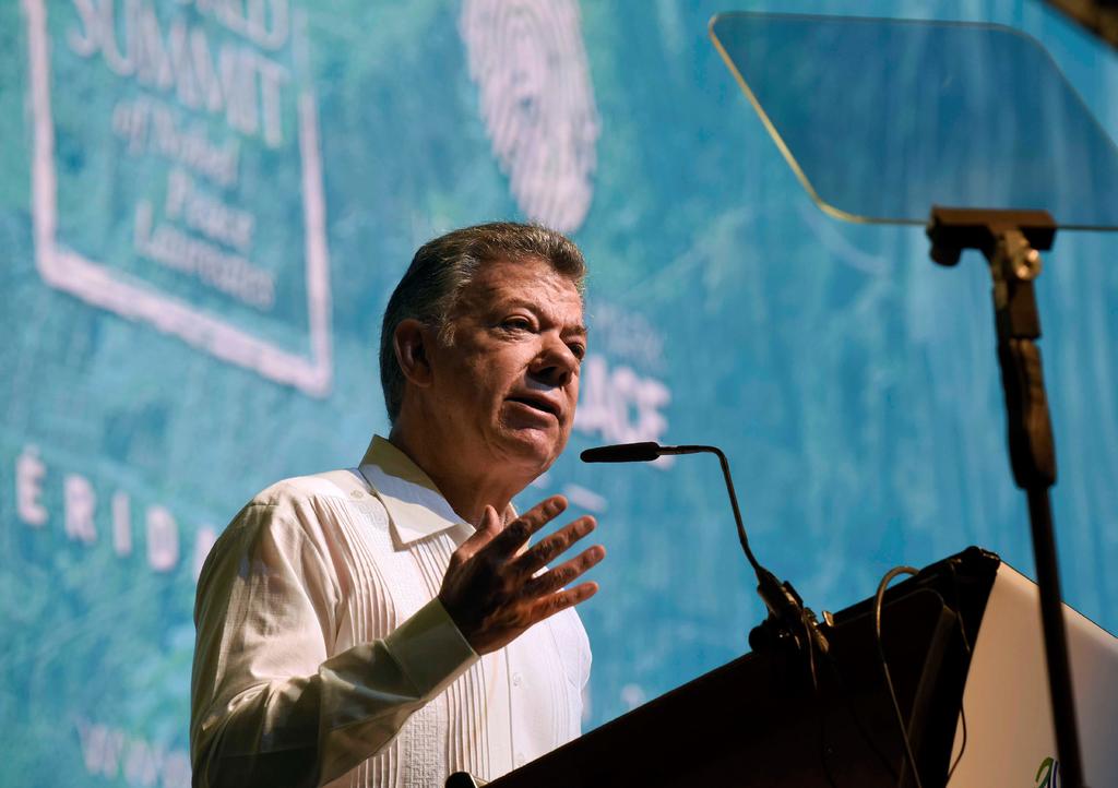 Llama Juan Manuel Santos a la paz en Cumbre de Nobel. Noticias en tiempo real
