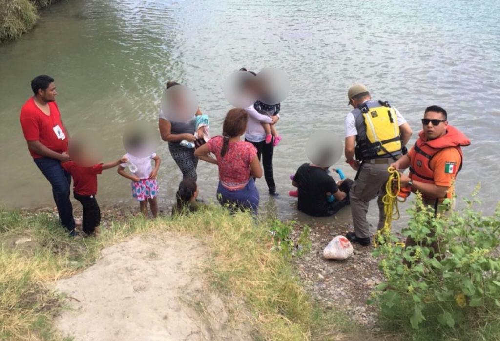 Rescatan a 10 inmigrantes hondureños del río Bravo en Piedras Negras. Noticias en tiempo real