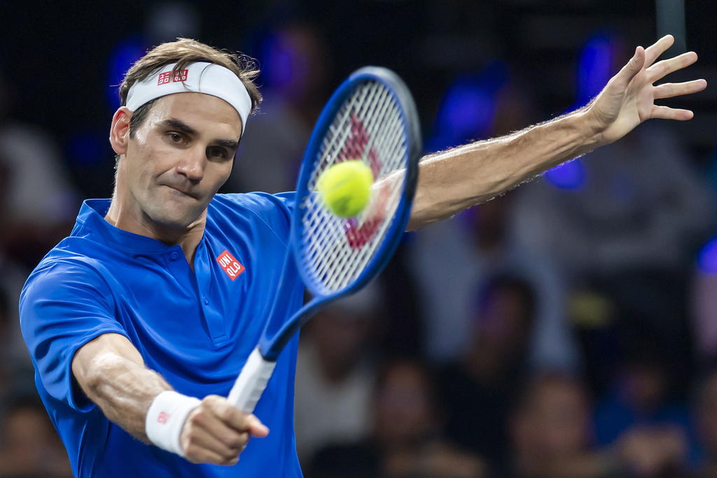 Federer y Djokovic avanzan a los Cuartos de final en Shanghái. Noticias en tiempo real