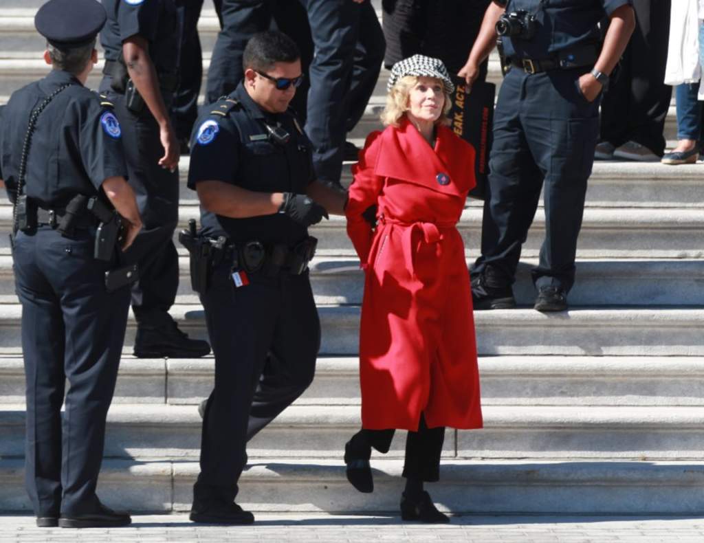 Arrestan a Jane Fonda por protestar contra la crisis climática. Noticias en tiempo real