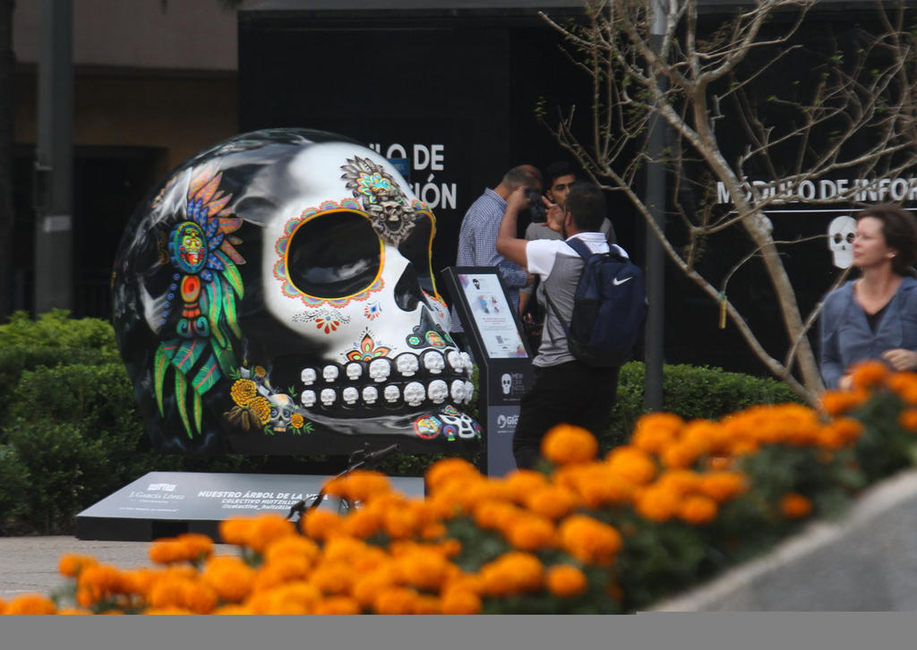 Con Mexicráneos, inician festajos por Día de Muertos en la capital. Noticias en tiempo real