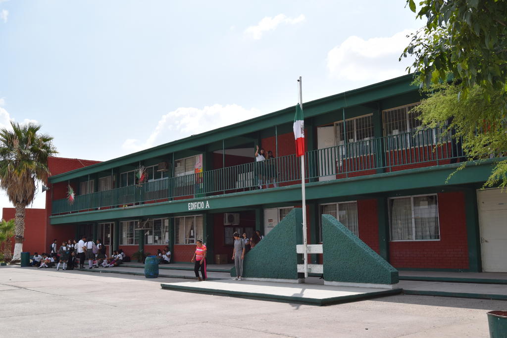 Edificios del Conalep San Pedro sin capacidad suficiente para alojar alumnos. Noticias en tiempo real