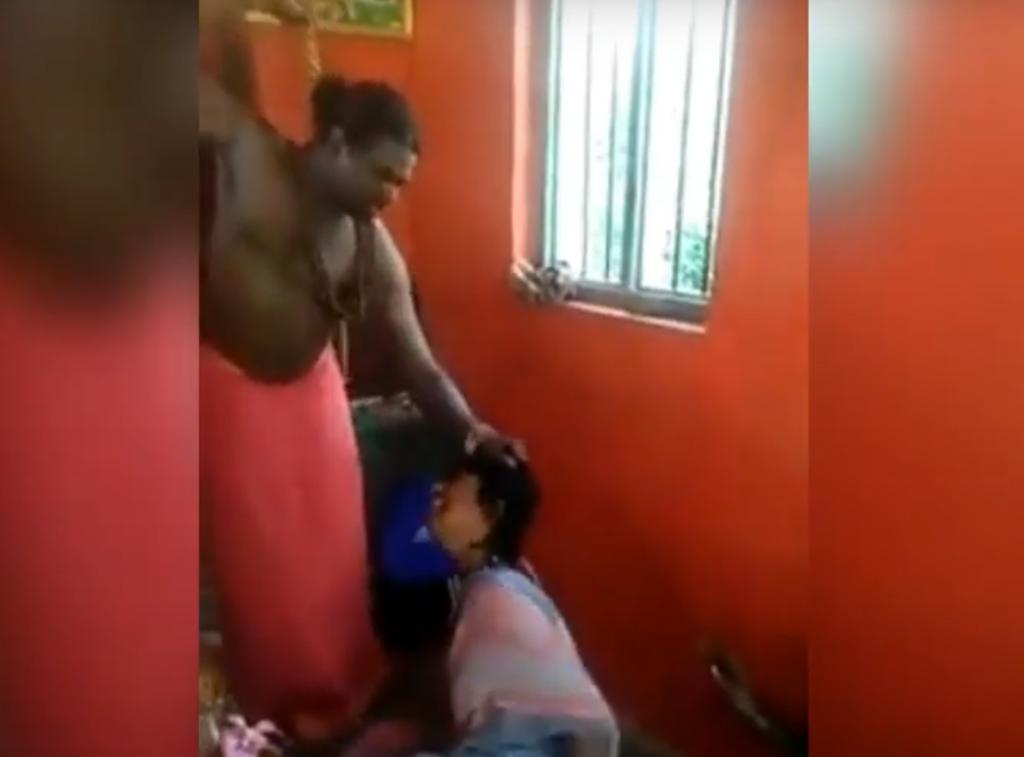 VIDEO: Realiza exorcismo con azotes a mujer poseída. Noticias en tiempo real