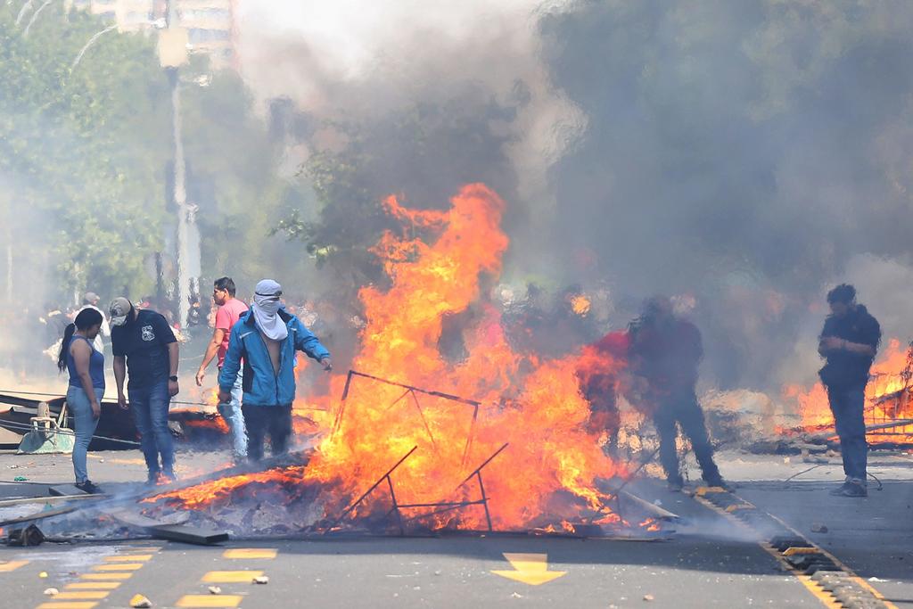 Disturbios en protestas masivas en Chile dejan tres muertos. Noticias en tiempo real
