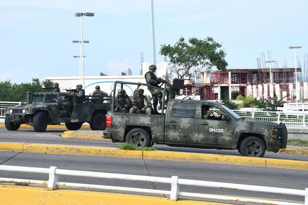 Recorren militares distintos puntos en Culiacán. Noticias en tiempo real