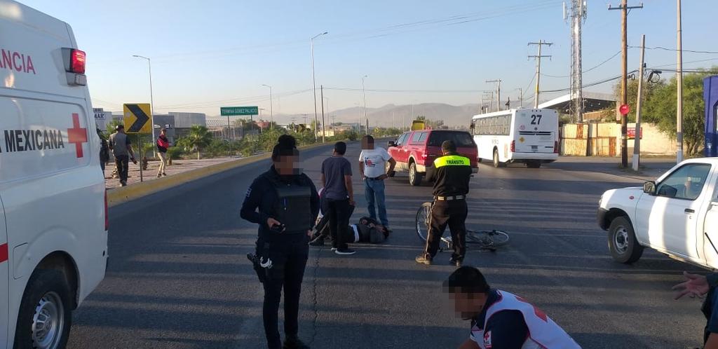 Chocan motocicleta y bicicleta en Gómez Palacio. Noticias en tiempo real