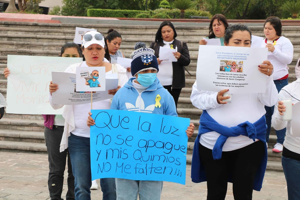 Resultado de imagen para protestan por falta de medicamento en palacio nuevo leon