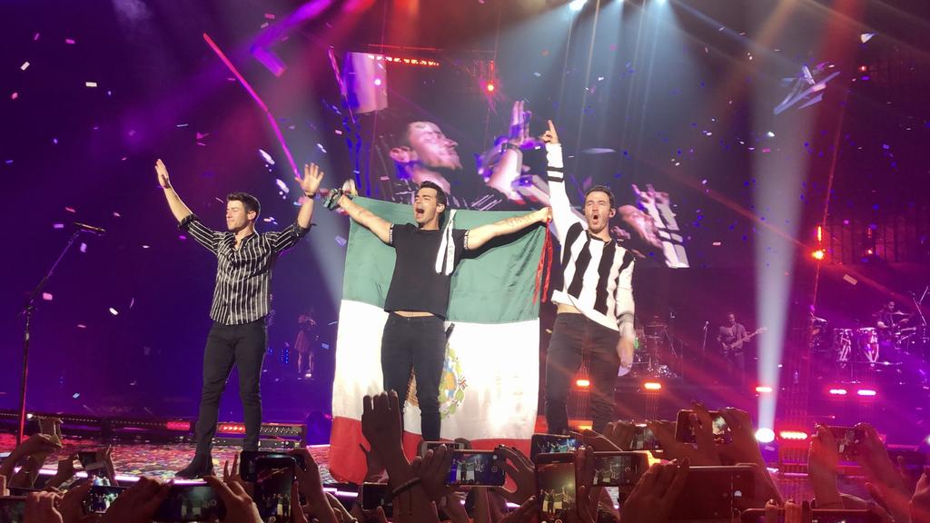 Jonas Brothers arrancan feliz gira por México. Noticias en tiempo real