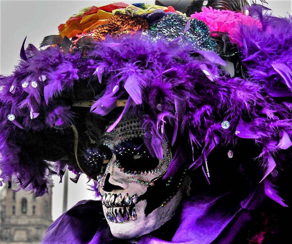 Mexicanos celebran el Día de Muertos con ecléctico desfile en la capital. Noticias en tiempo real