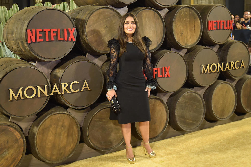 Salma Hayek exige perfección a elenco de Monarca. Noticias en tiempo real