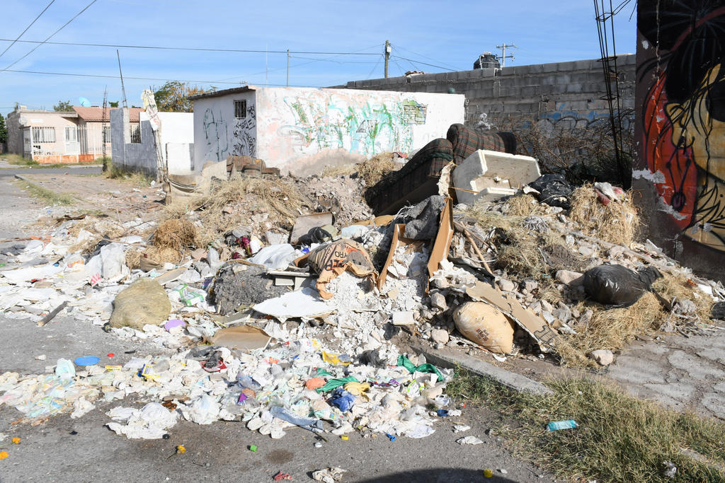 Vecinos de Prados del Oriente y Rincón La Merced viven entre basura y escombro - El Siglo de Torreón