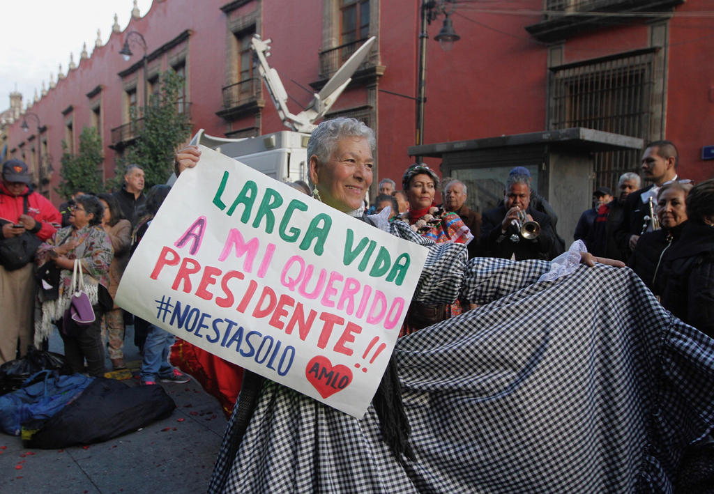 Las Adelitas llevan mariachi a López Obrador por su cumpleaños. Noticias en tiempo real