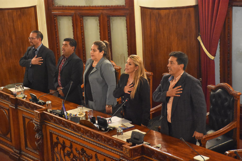 La presidenta interina de Bolivia nombra un gabinete de urgencia. Noticias en tiempo real