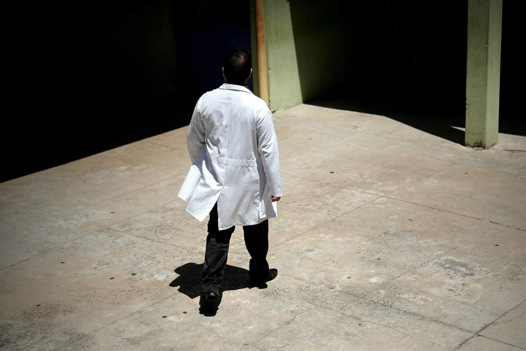 Respalda Cuba a sus médicos en Ecuador; culpa de sabotaje a EUA. Noticias en tiempo real