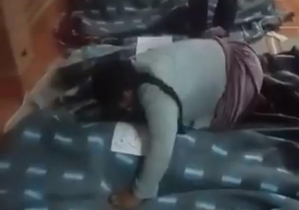 Despiértate papito, mujer llora sobre el cuerpo de su hijo asesinado en Bolivia. Noticias en tiempo real