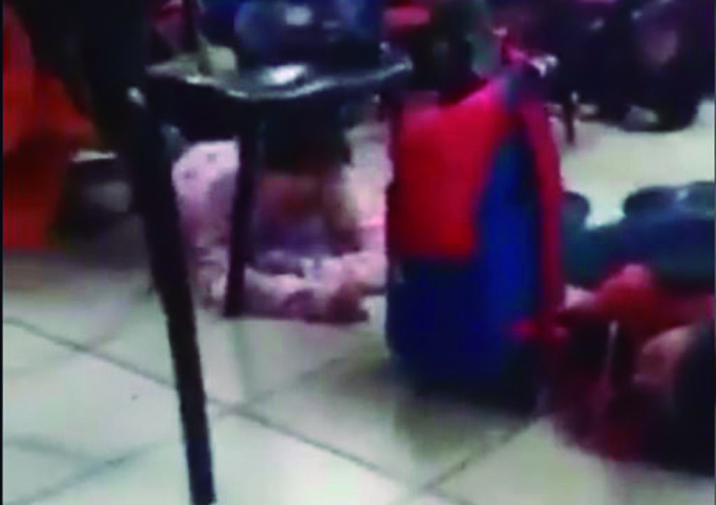 Video: Maestra protege a niños durante balacera en Nuevo Laredo. Noticias en tiempo real