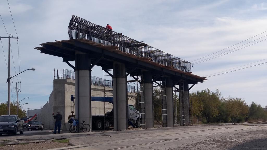 Concluirán puente sobre vías de ferrocarril en marzo: Berlanga Gotés. Noticias en tiempo real