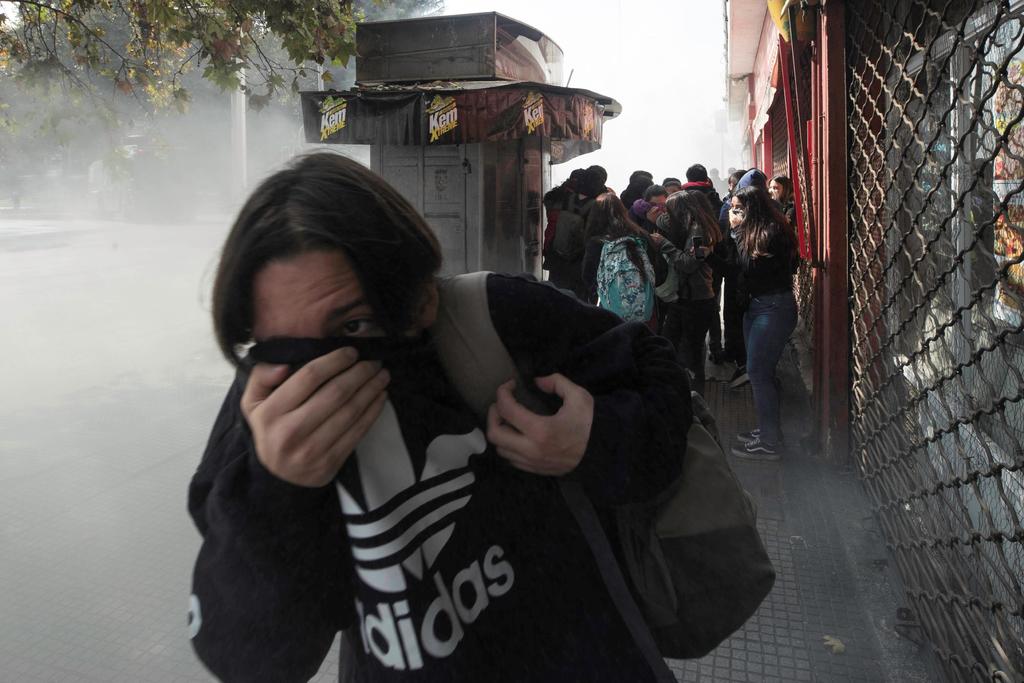 Otra cara de las protestas en Chile: vivir entre nubes de gas lacrimógeno. Noticias en tiempo real