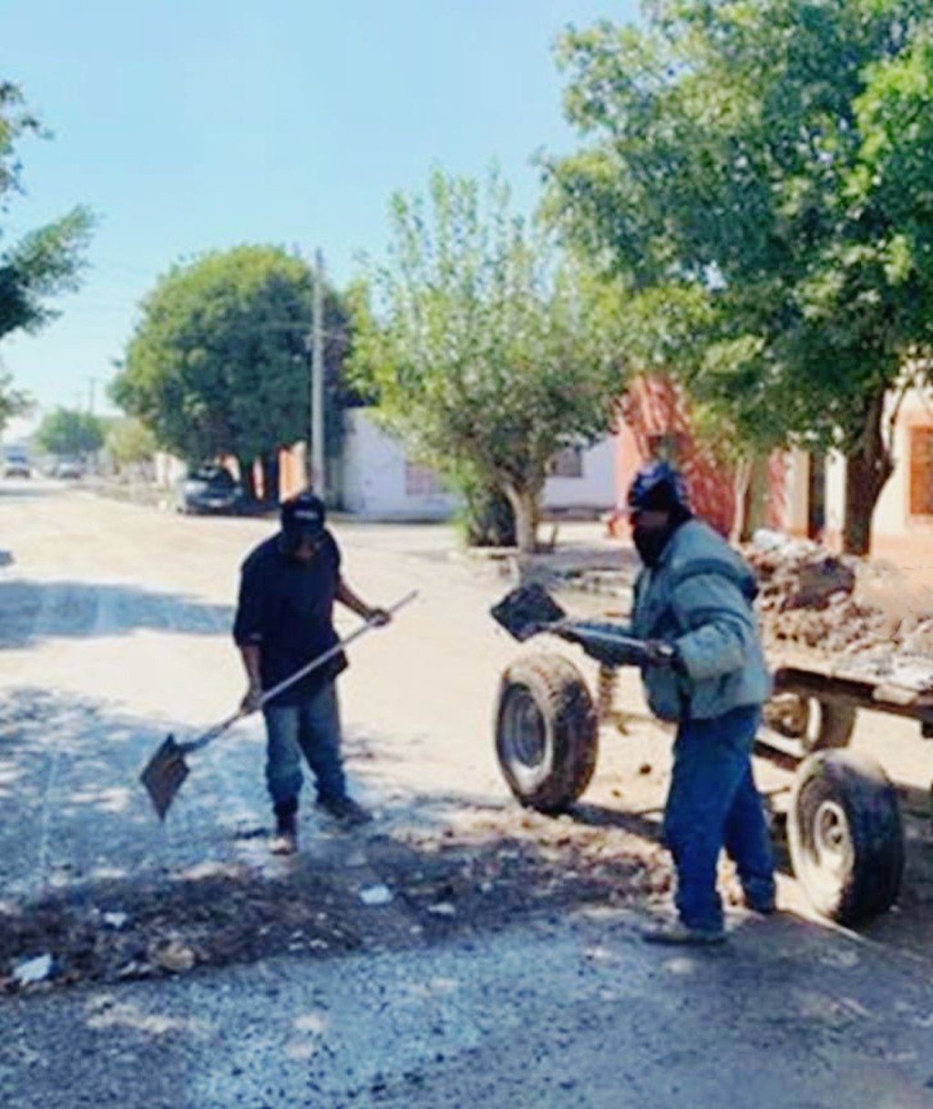 Ciudadanos tapan bache por su cuenta en San Pedro - El Siglo de Torreón