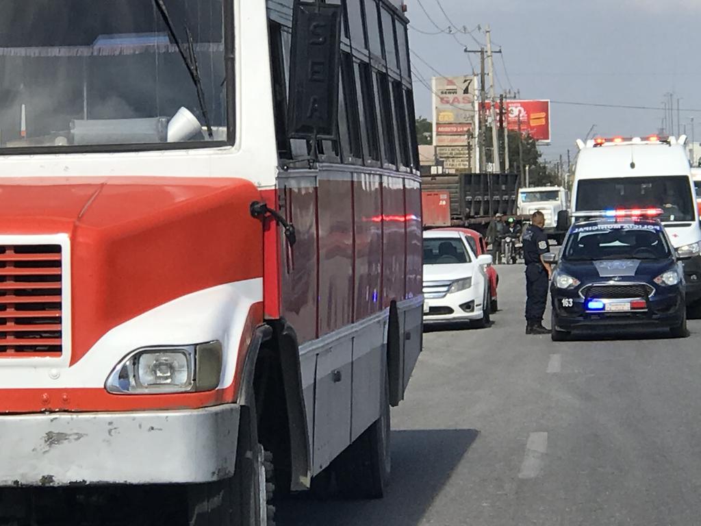 Cae pasajera de autobús en marcha en Monclova. Noticias en tiempo real