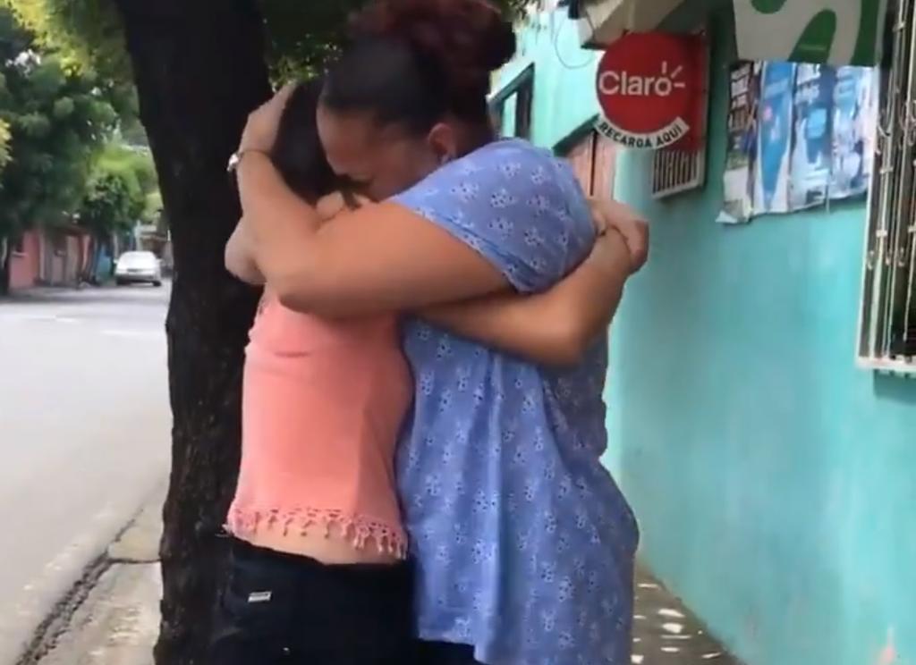 VIRAL: El reencuentro de una madre con su hija que fue secuestrada hace 10 años. Noticias en tiempo real
