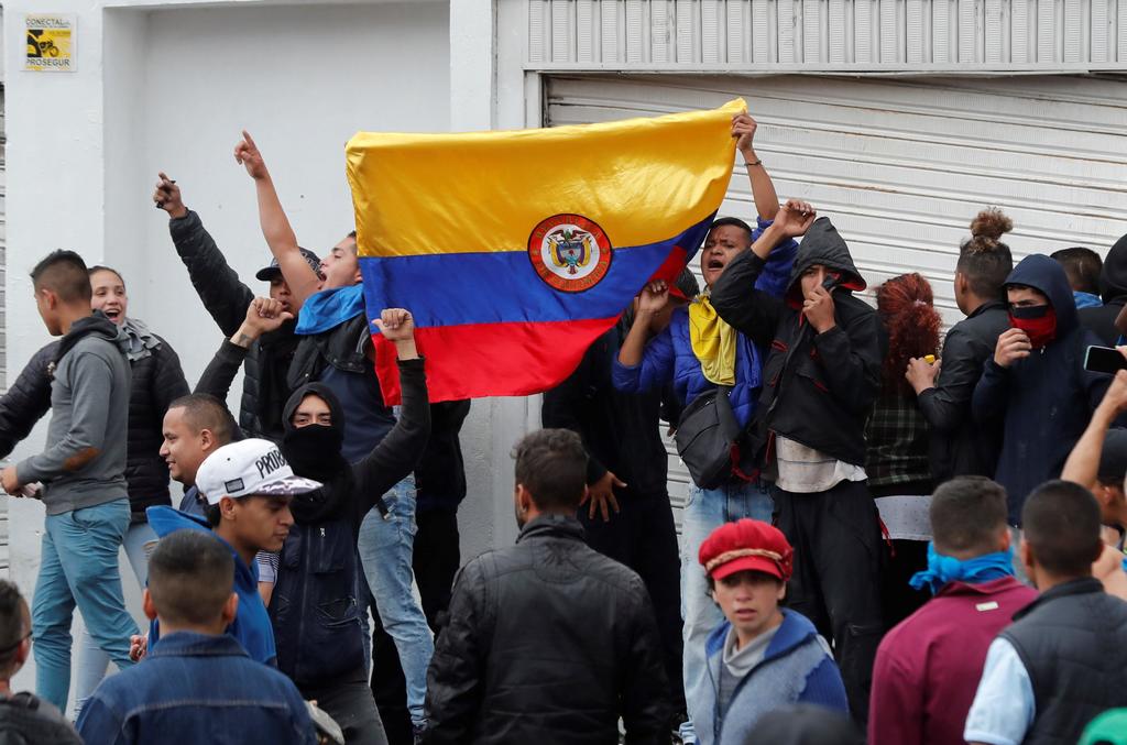 Decretan toque de queda en Bogotá tras jornada violenta. Noticias en tiempo real