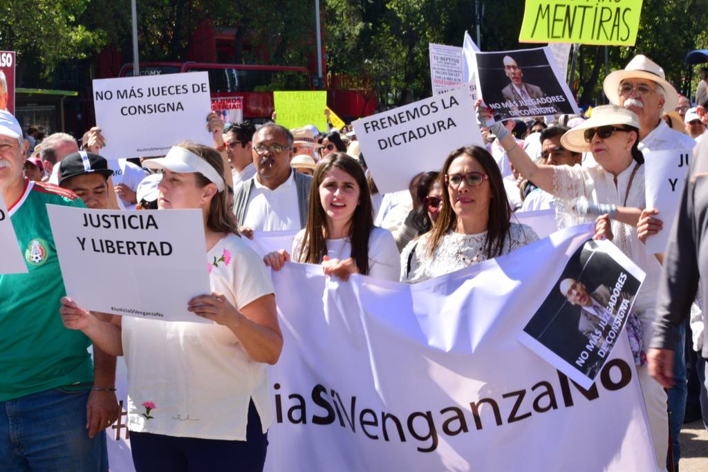 Hija de Rosario Robles marcha junto a oposición en CDMX. Noticias en tiempo real