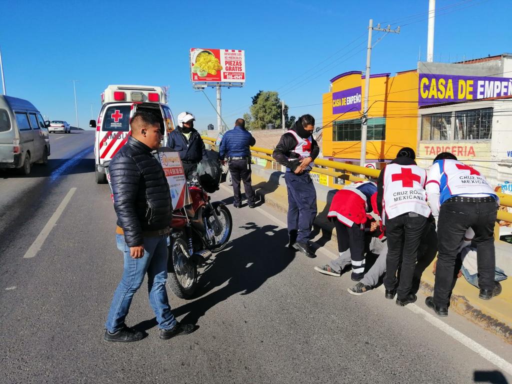 Motociclista termina lesionado al chocar camioneta en la Torreón-Matamoros. Noticias en tiempo real