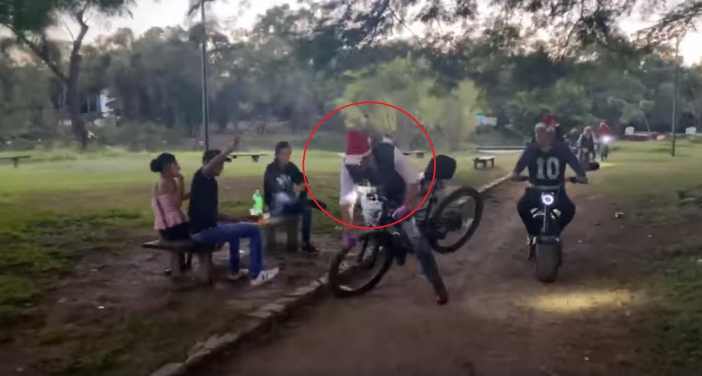VIRAL: Alcalde de San Luis Potosí se cae durante recorrido navideño en bicicleta. Noticias en tiempo real