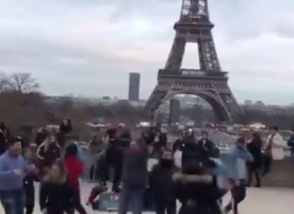 VIRAL: Captan a mexicanos bailando La Chona en Paris. Noticias en tiempo real
