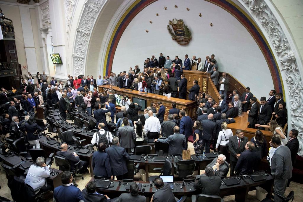 Venezuela abre un nuevo cisma: dos presidentes para un mismo parlamento. Noticias en tiempo real