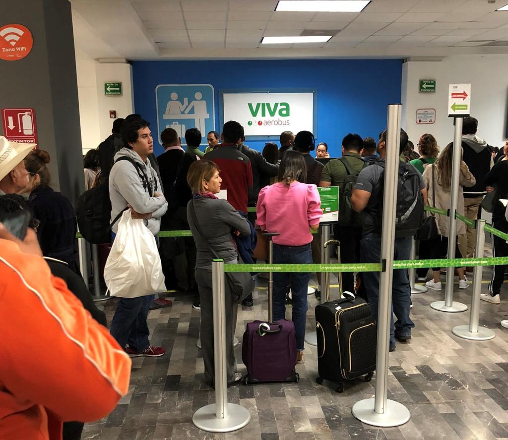 Usuarios de Viva Aerobus, molestos por retrasos en vuelos. Noticias en tiempo real