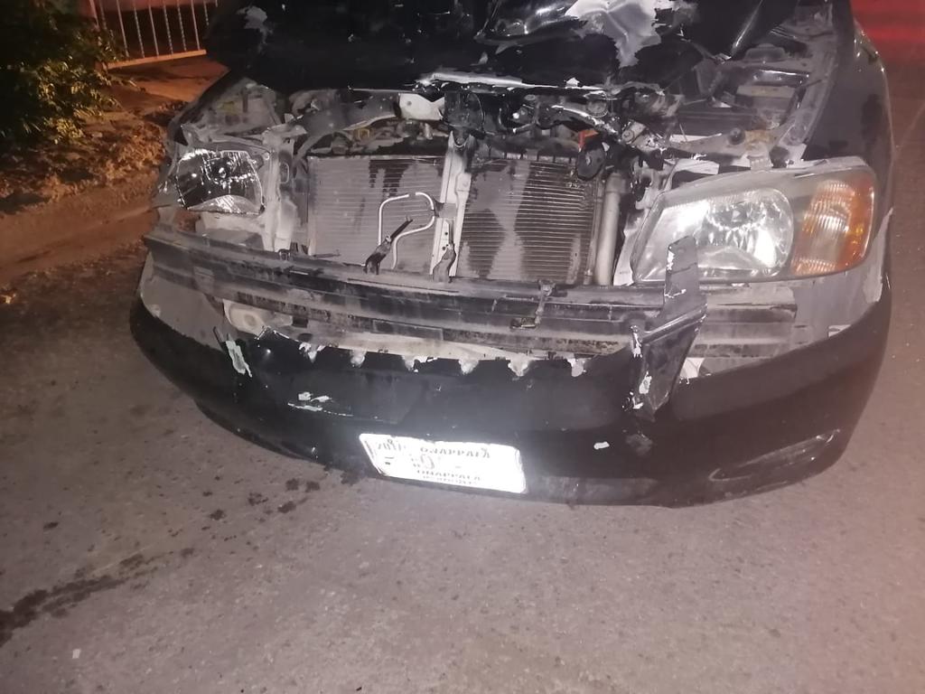 Conductor se impacta contra dos vehículos estacionados en Gómez Palacio. Noticias en tiempo real