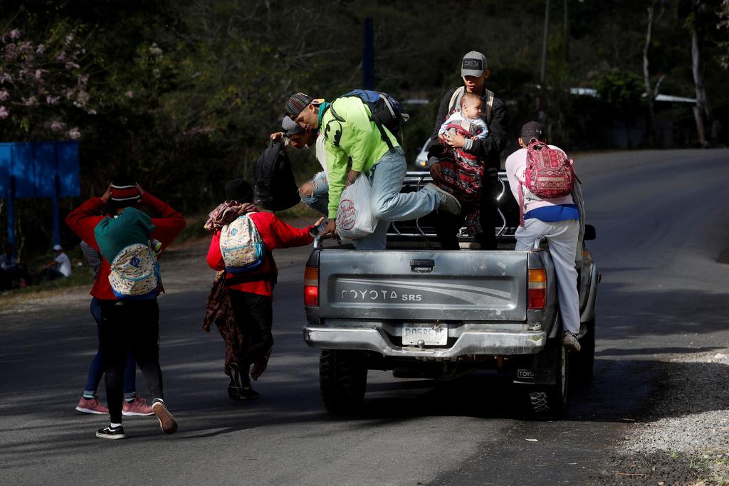 Migrantes intentan cruzar la frontera de México y Guatemala. Noticias en tiempo real