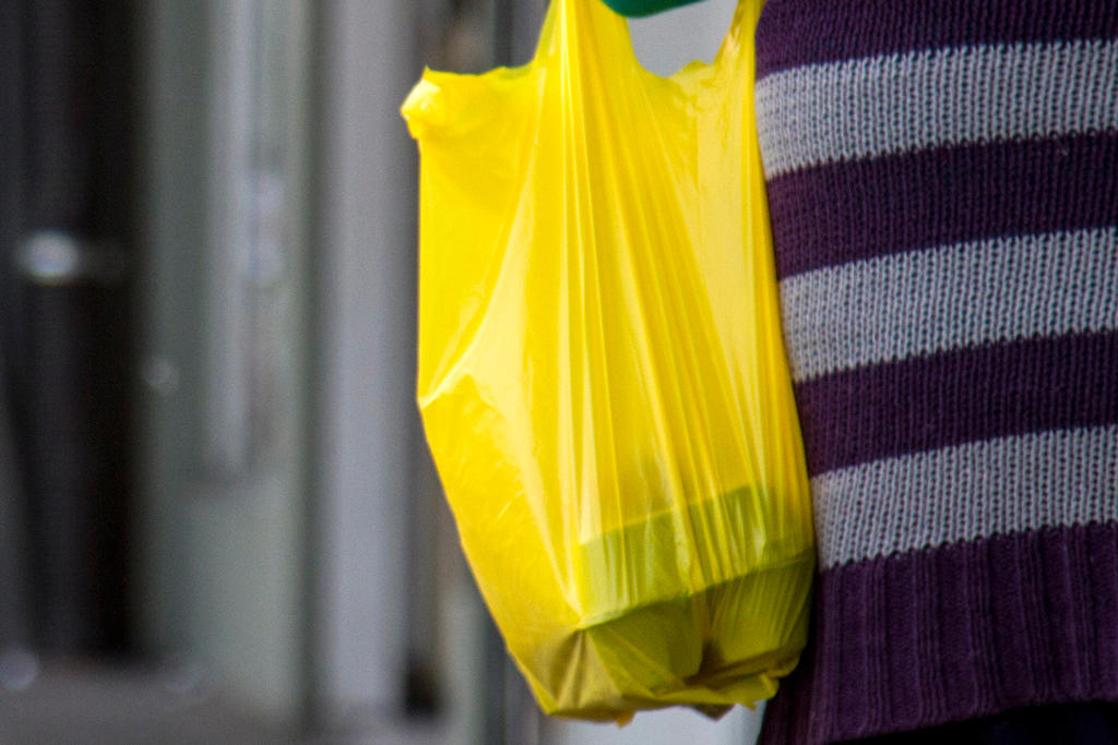 China prohibirá las bolsas de plástico en sus principales ciudades. Noticias en tiempo real