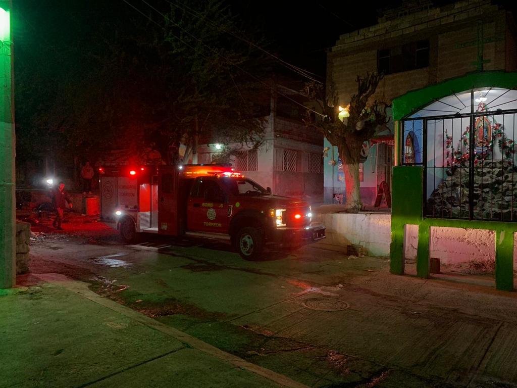 Fuego consume jacal instalado en vivienda de Torreón. Noticias en tiempo real