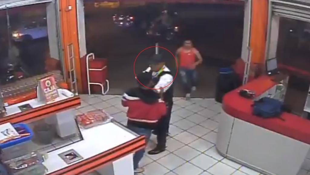 VIDEO: Policía fallece al intentar detener un asalto en Cuernavaca. Noticias en tiempo real