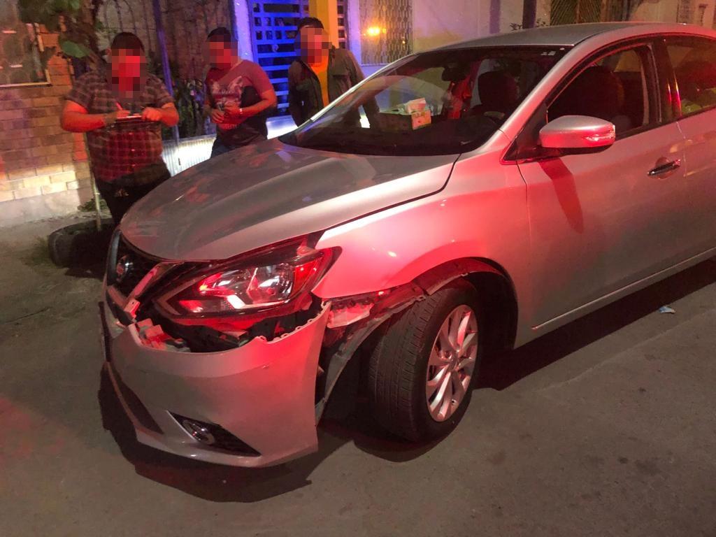 Choque entre un auto y motocicleta deja daños por 18 mil pesos en Torreón. Noticias en tiempo real