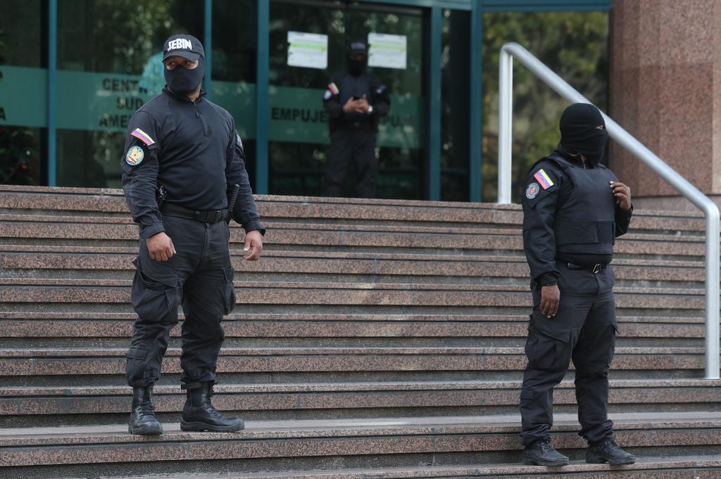 Cuerpos de seguridad venezolanos mantienen bloqueo a oficina de Guaidó. Noticias en tiempo real