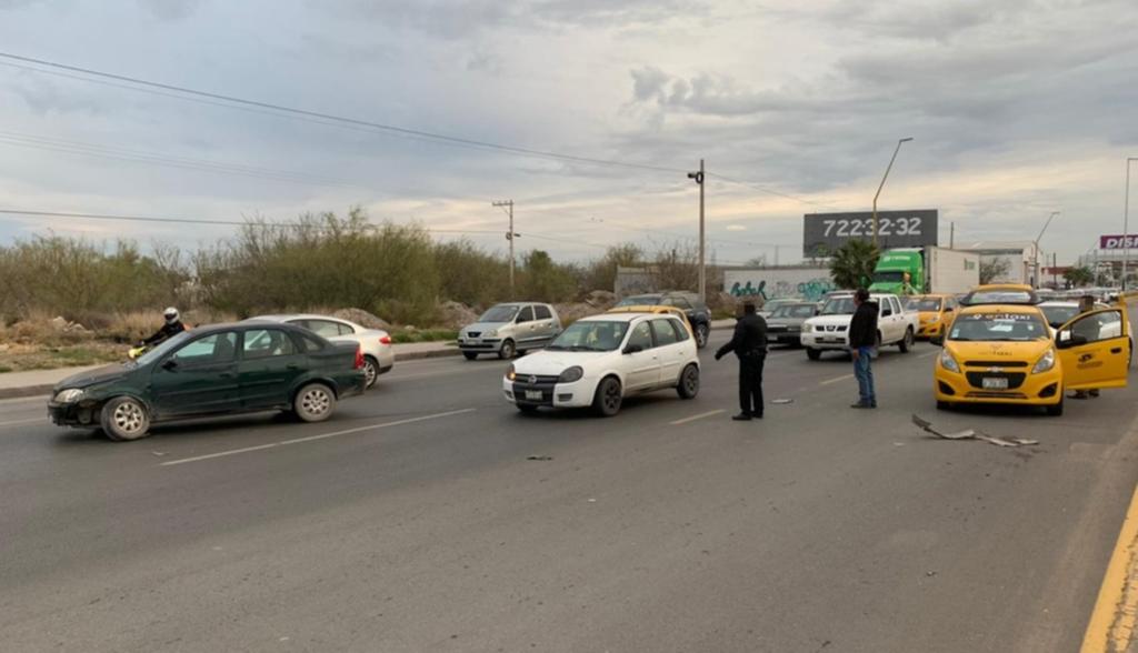 Conductora provoca choque sobre carretera Torreón-Matamoros. Noticias en tiempo real