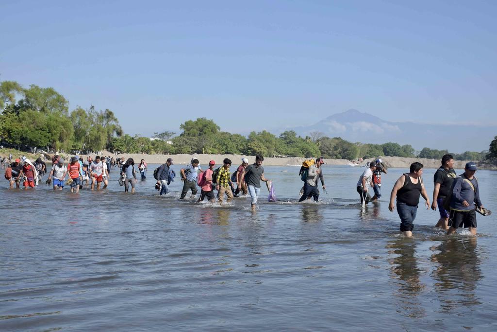 Ingresan cientos de migrantes de la caravana a México. Noticias en tiempo real