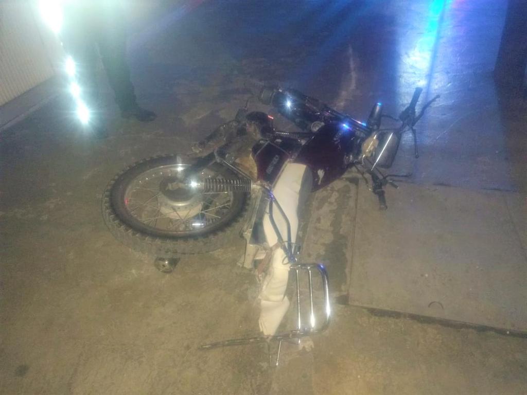 Motociclista impacta fachada de negocio en Gómez Palacio. Noticias en tiempo real